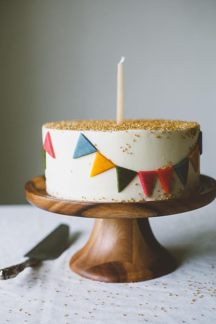 お誕生日ケーキに カラースプレーで簡単コンフェッティケーキの作り方 Arch Days