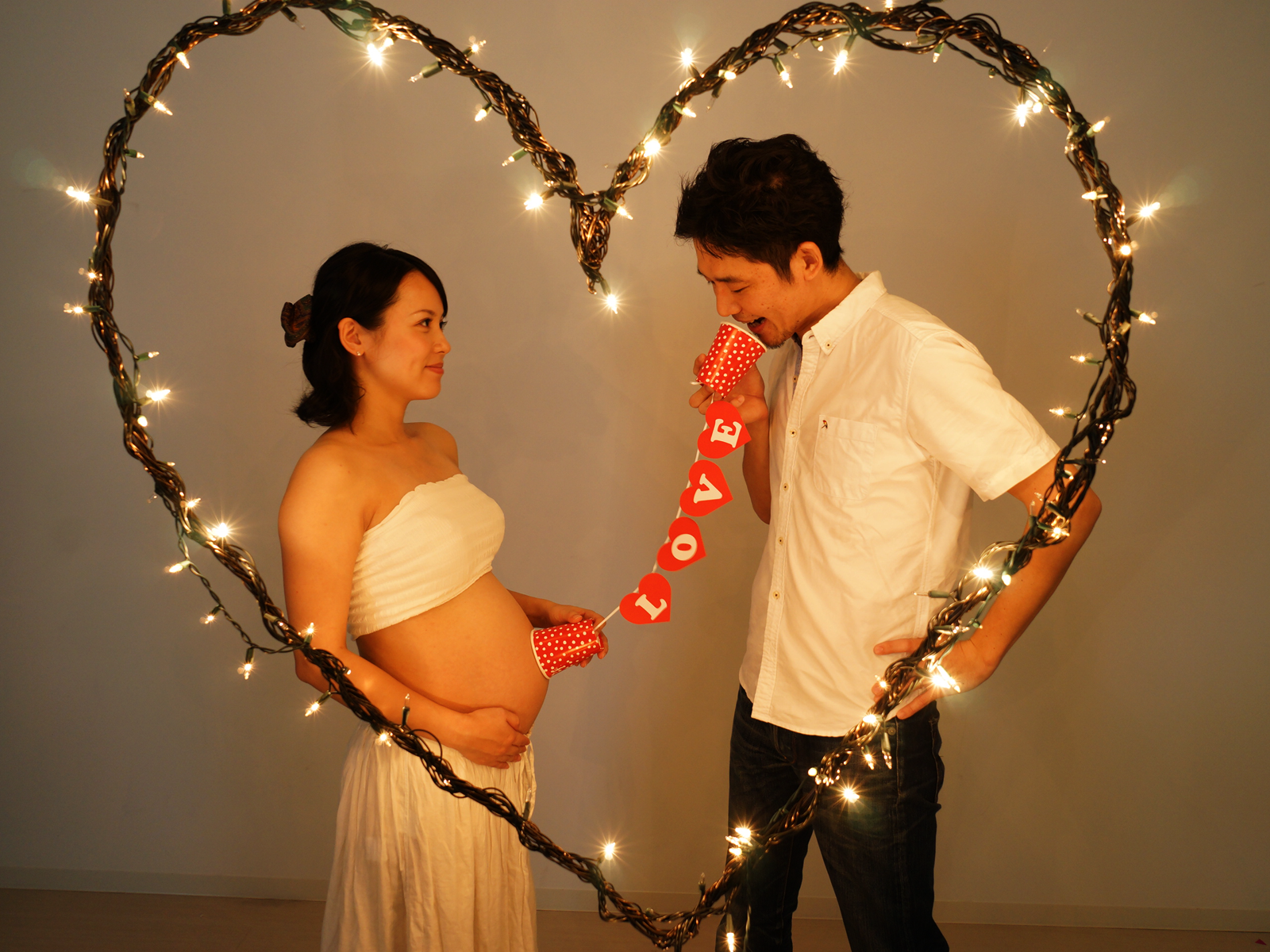 結婚パーティーの装飾にも!オリジナルの光るフォトブースをDIY<br>|by ARCH DAYS編集部