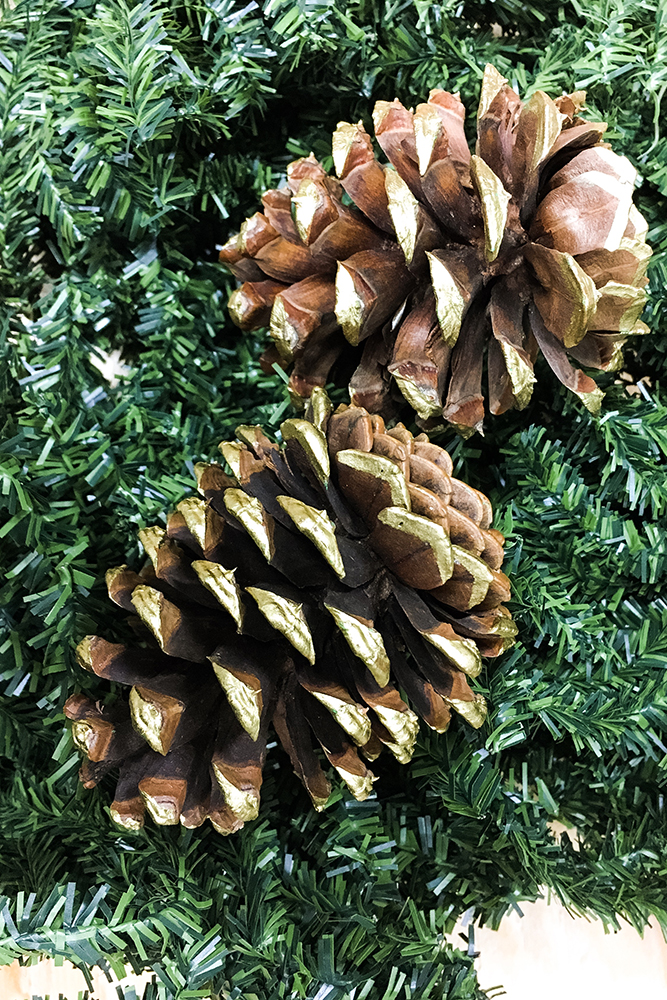 お手軽冬支度♪ペイントマーカーで簡単カラー松ぼっくり | ARCH DAYS