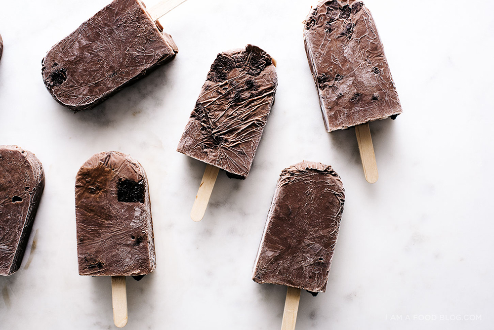 夏は涼しく！チョコファッジブラウニーのアイスキャンディーレシピ｜i am a food blog by Stephanie Le｜ARCH DAYS