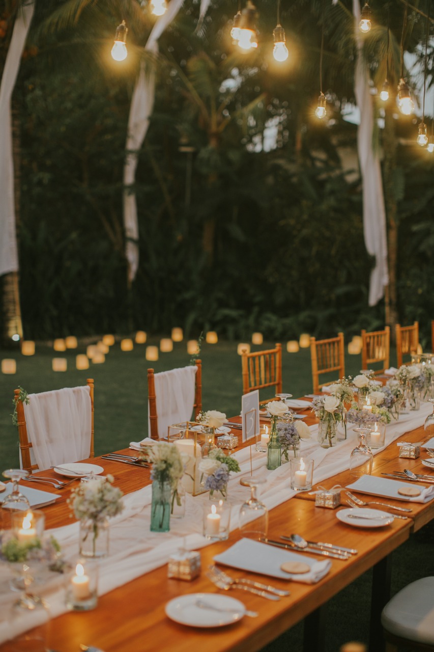 チュールのテーブルランナーで結婚式ゲストテーブルをワンランクアップ | ARCH DAYS