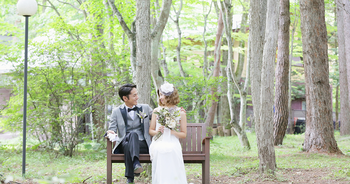 THE GREEN, THE GOWN, THE ELEGANCE