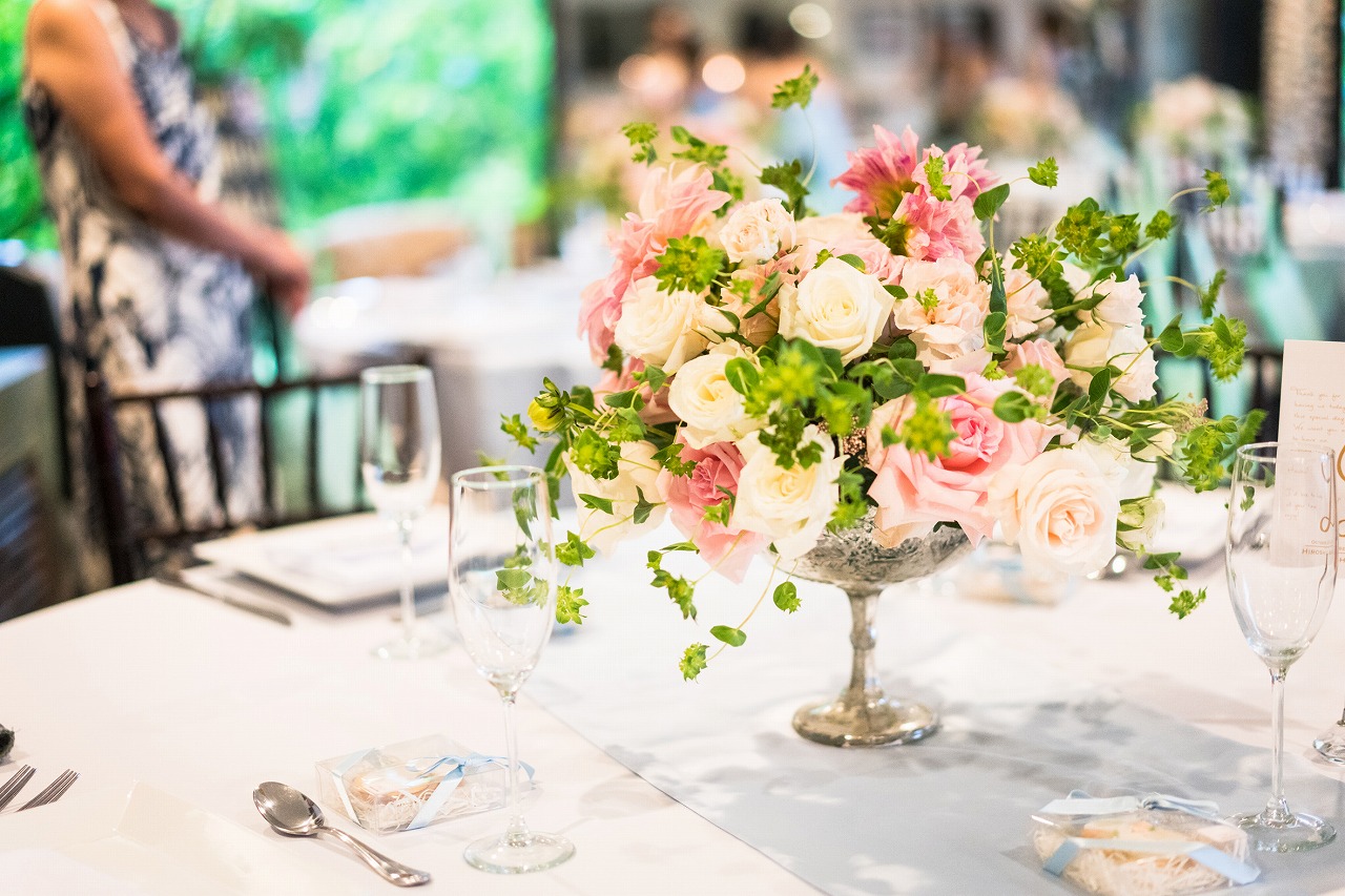 こだわりのゲストテーブルであなただけの結婚式を 装花や装飾のアイディアをご紹介 Arch Days