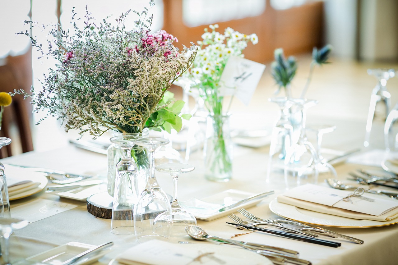 こだわりのゲストテーブルであなただけの結婚式を 装花や装飾のアイディアをご紹介 Arch Days