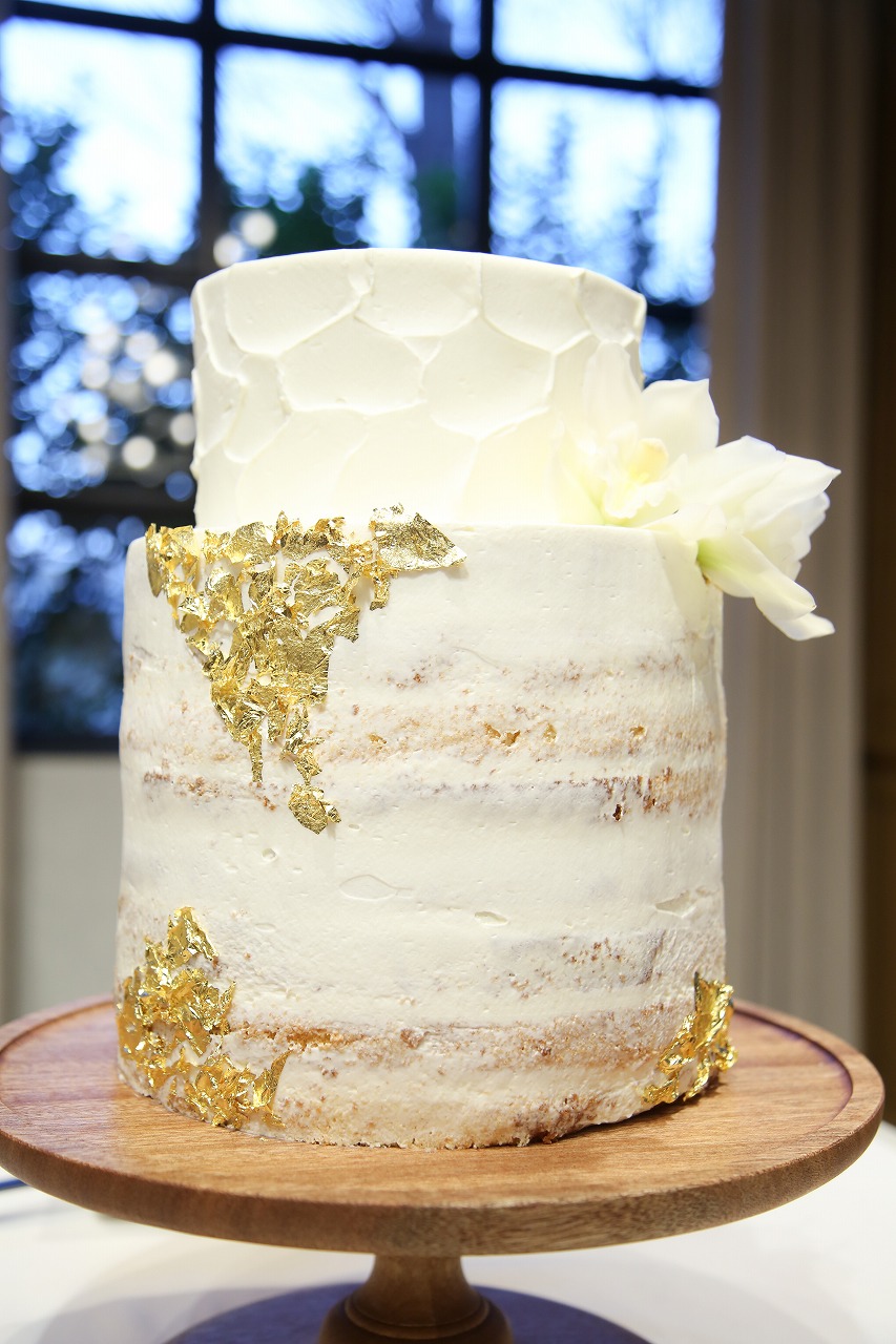 ウェディングケーキのネクストトレンド とびきりおしゃれな 金箔ケーキ ９選 Arch Days