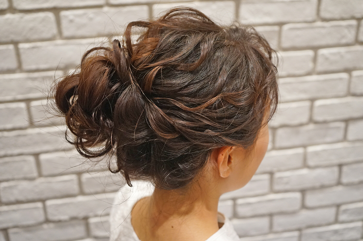 自分に似合うヘアスタイルは タイプ別リアル花嫁のトレンド髪型講座 Arch Days