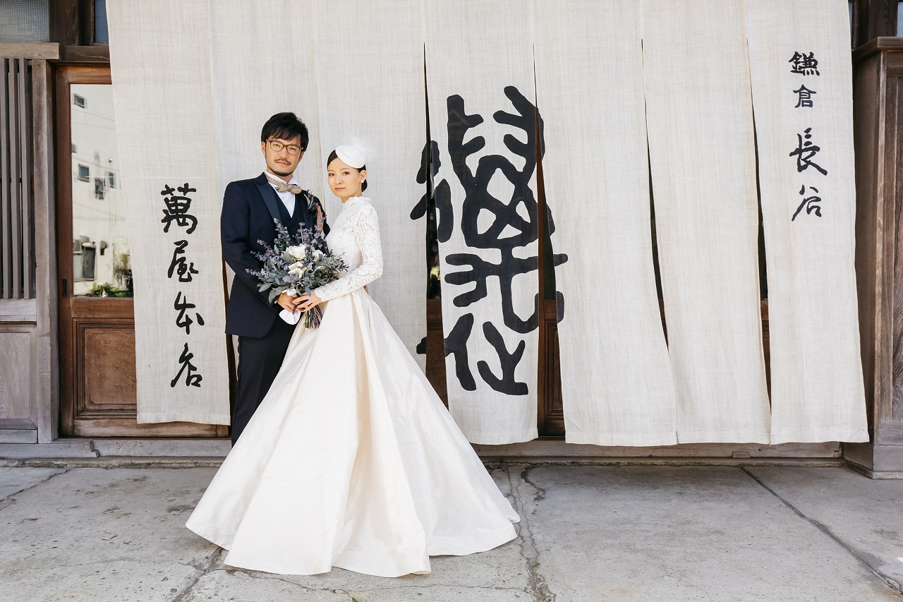 タイトなシニヨン人気が再燃 オシャレ花嫁の19年結婚式ヘアスタイル Arch Days