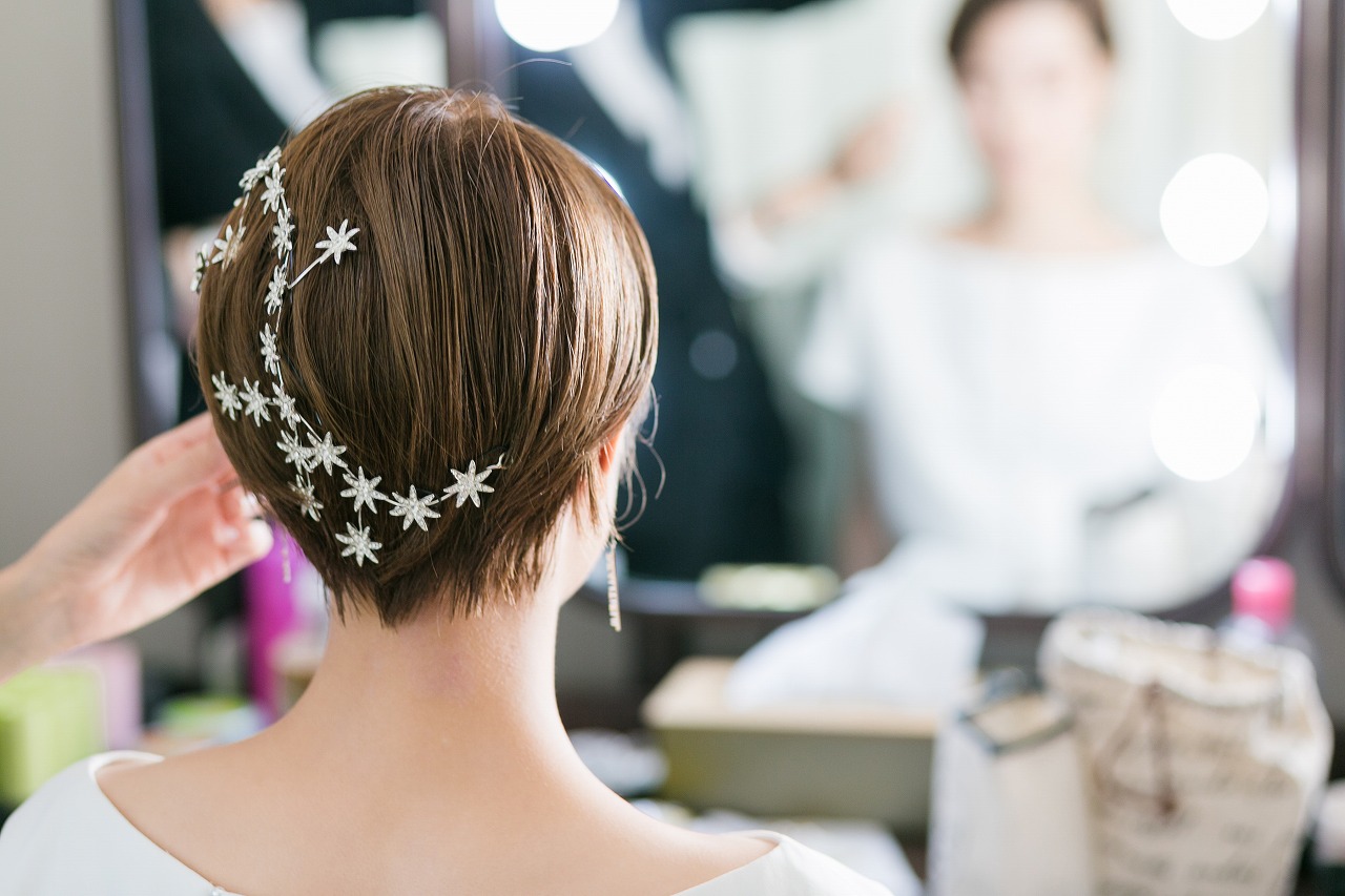 ショート花嫁 必見 おしゃれ花嫁の結婚式ショートヘアアレンジ８選 ページ 3 21 Arch Days