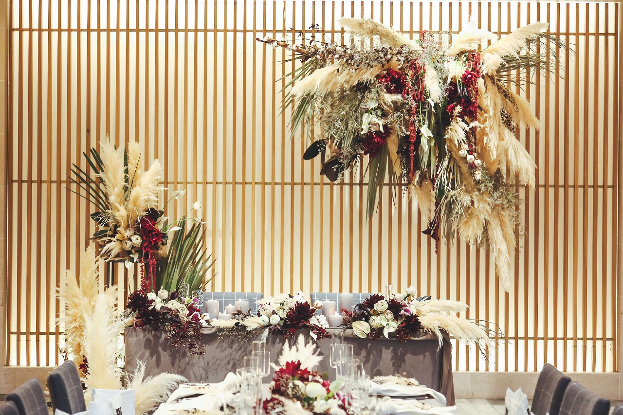 冬ウェディングの会場装飾に 結婚式装花やテーマカラーのアイディア Arch Days