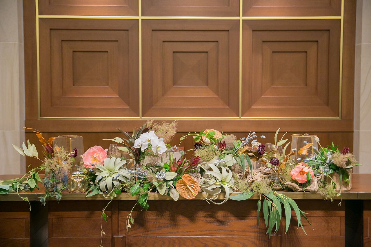 上から撮影2枚目高砂テーブル装花 造花 結婚式 ウェディング