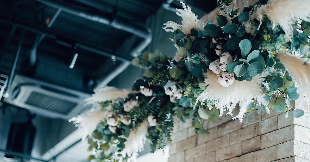 秋冬婚に◎季節感を演出するコットンフラワーを使った会場装花＆ブーケ特集