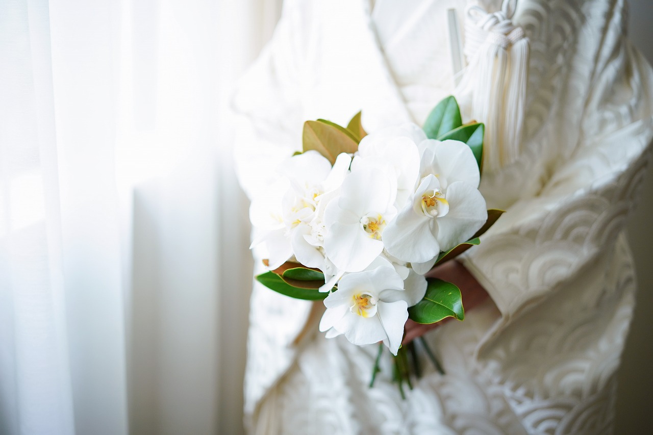 洗練されたブーケや会場装花に。胡蝶蘭を取り入れた結婚式がおしゃれ 