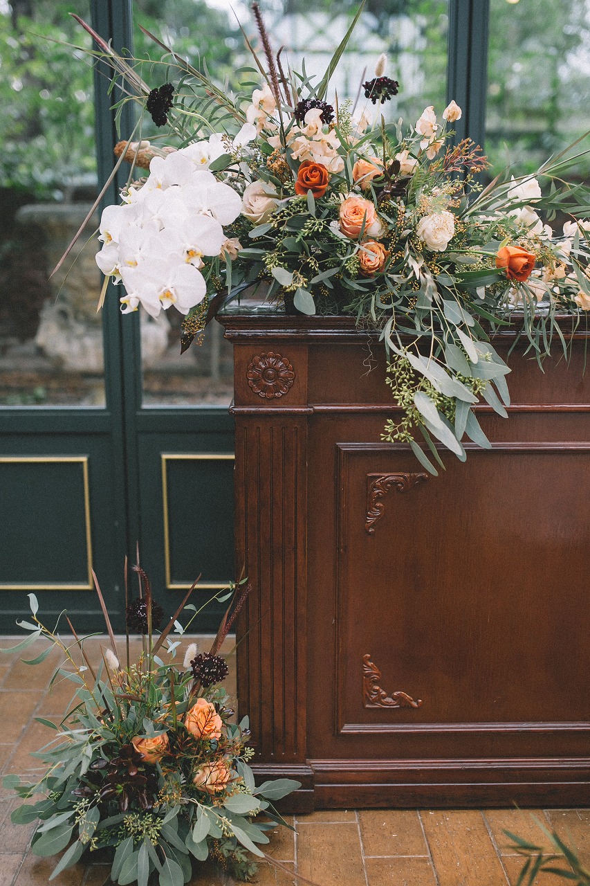 洗練されたブーケや会場装花に。胡蝶蘭を取り入れた結婚式がおしゃれ | ARCH DAYS