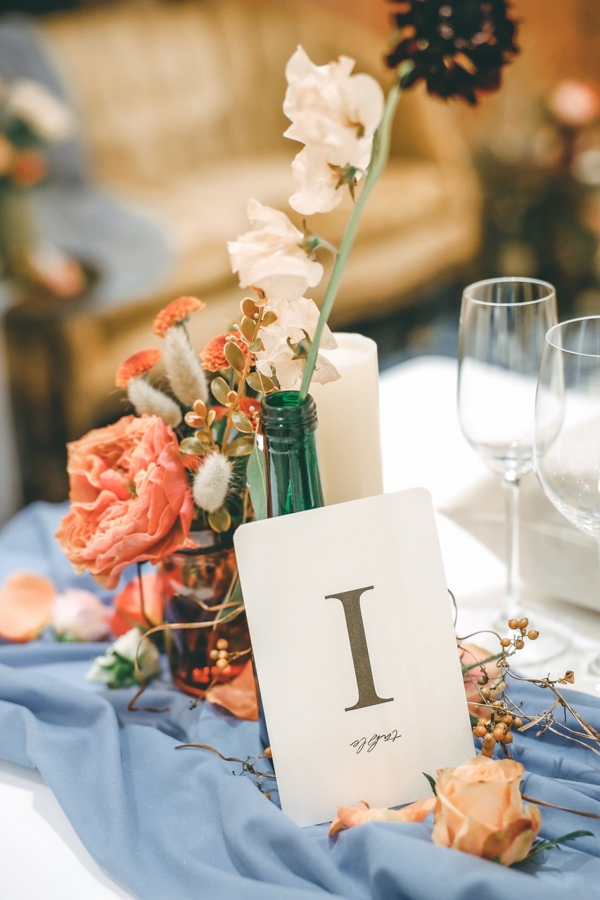 おしゃれなテーブルコーディネートに。結婚式の「テーブルナンバー」14選 | ARCH DAYS