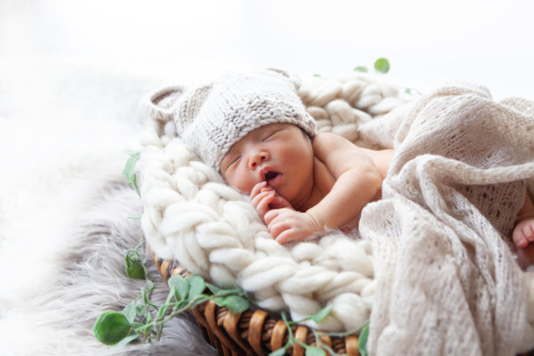 生まれたばかりの赤ちゃんだから残したい！ニューボーンフォトの出張撮影 | ARCH DAYS
