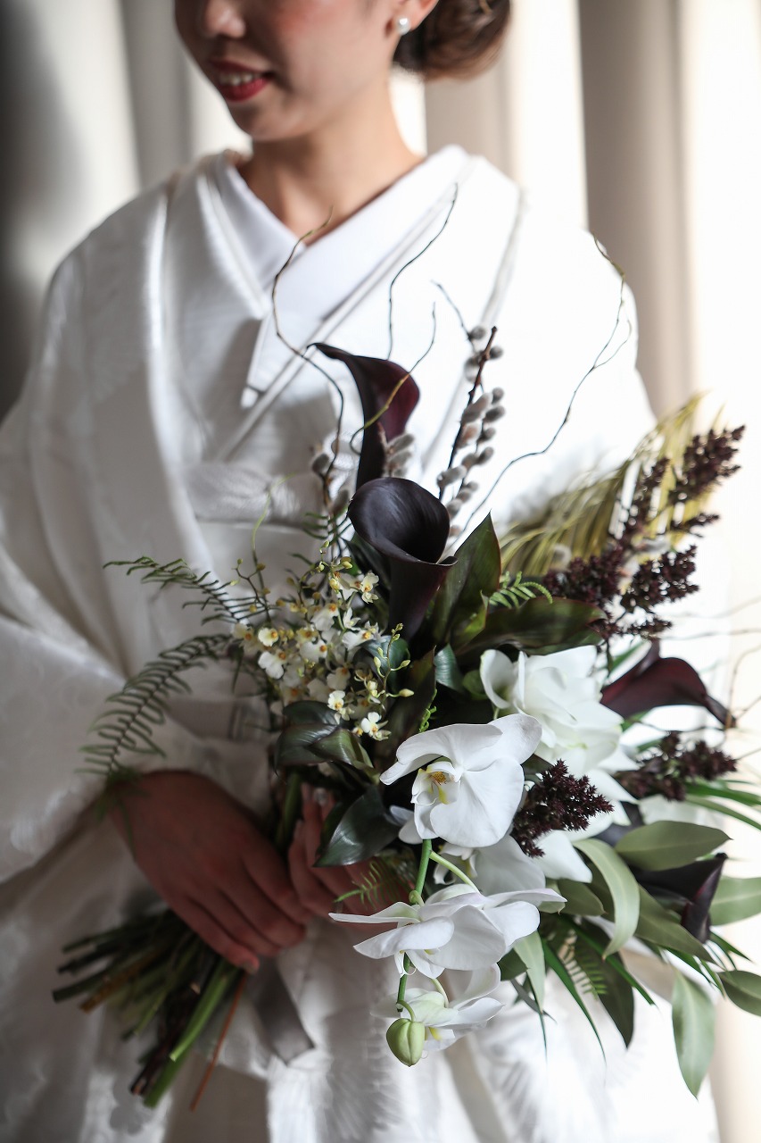 目指すはワンランク上の花嫁。黒花を取り入れたブーケや装花でオシャレ上級者に | ARCH DAYS