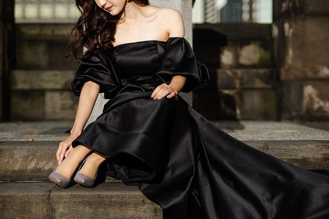 素敵な「ブラックドレス」実例10選｜おしゃれ花嫁の新しい選択肢 ARCH DAYS