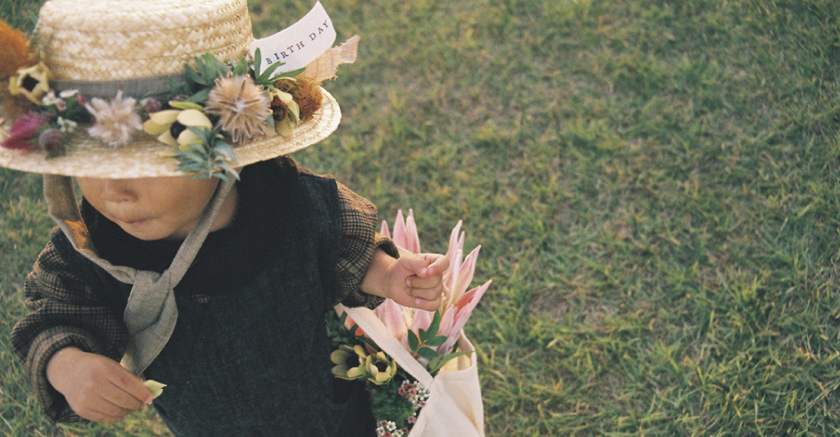 お花で飾る「帽子クラウン」の作り方｜バースデーの主役をお祝い