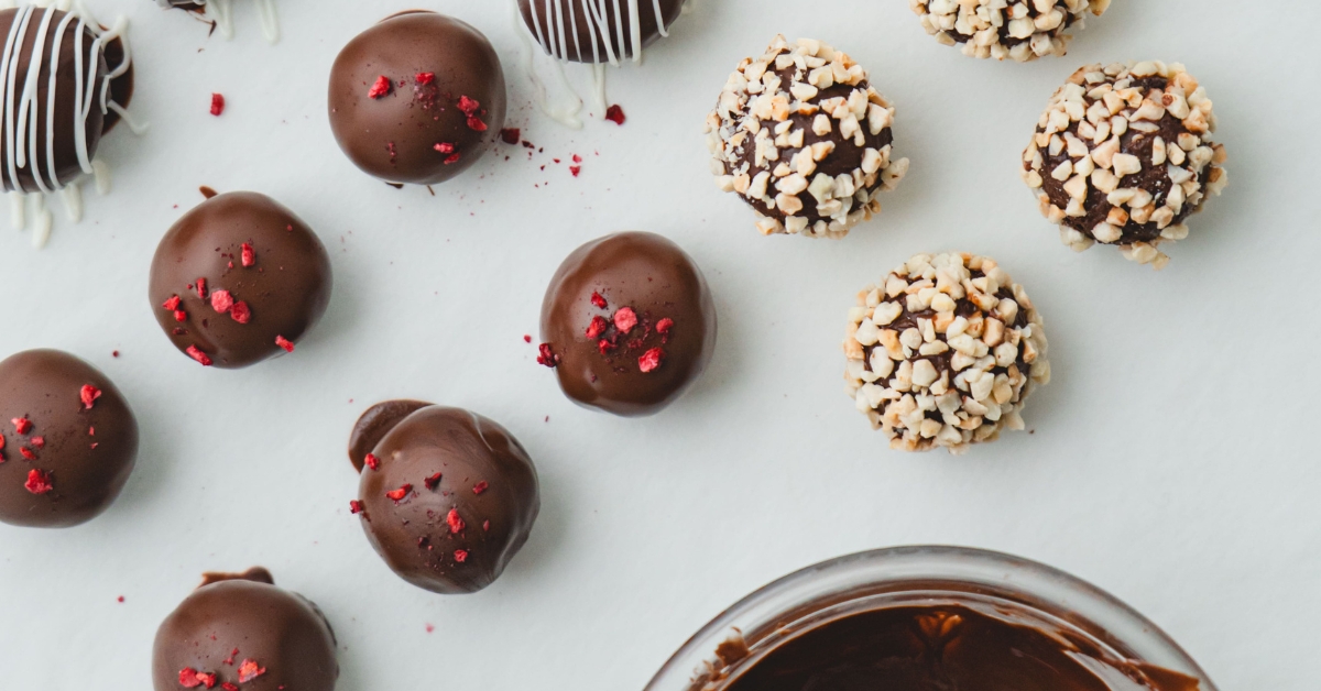 【子どもと作るバレンタインレシピ】混ぜて丸めるだけ！簡単かわいい「焼き芋トリュフ」