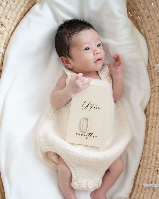 【日常を愛しく残す #コドモデイズ 📷✨ 】
今回は、かわいい「月齢フォト」をご紹介します👶🏻🍼

1枚目:Hello.Thank you for coming into our lives. (@yukik_baby さん)
2枚目: この1ヶ月話しかけるとニコニコで愛おしさ増しまし🥰 (@miho_zrk さん)
3枚目: よく動いてよく食べてよく笑って元気ハツラツさ倍増してるぼっちゃん😊✨(@krm__2525 さん)
4枚目: 生後一ヶ月のぼく(@mzk_914 さん)
5枚目: もう2桁になっちゃったのね🥹💕(@wd_hrchan さん)
6枚目: 0才のすっちゃん、ばいばい🥲♡1才のすっちゃん、ようこそ🥹♡(@tenyo_mom さん)
7枚目: ニギニギできるようになったよ☺️(@wdyu_n さん)
8枚目: 双子ちゃん𝟣𝟣𝗆𝗈𝗇𝗍𝗁✨⁡(@gin_changram さん)
9枚目: 𝟤人目ってポンって置くと勝手に寝てるイメージだったけど、全然そうでもない僕です👶🏻(@ma_ii___ さん)
10枚目: マンスリーフォトもあと1回🥲
はやいよ、早すぎるよぉ(@uu.______12 さん)

みなさん、素敵なお写真ありがとうございました✨

━━━━━━━━━━━━━━━━
＼キュンとするお子さんの日常写真大募集📸／

「#コドモデイズ 」をつけて投稿するだけで応募完了！
ポストいただいた中から厳選して、素敵なお写真をこちらのアカウントでご紹介させていただきます✨
沢山のご応募お待ちしています♩
⁡━━━━━━━━━━━━━━━━
⁡⁡
▽ARCH DAYSトップページはこちらからチェック
@archdays　プロフィールのリンクから
⁡
▽ウェディング情報は姉妹アカウント
@archdays_weddings
⁡

#月齢フォト#マンスリーフォト#ベビーフォト#ベビーアカウント#子どもの日常をもっと写真に#何気ない瞬間を残したい #愛すべき日常を写真で残そう#ママカメラ#成長記録 #日常の風景 #日常の一コマ #赤ちゃんのいる暮らし #赤ちゃんのいる生活 #こどものいる暮らし #こどものいる生活 #子どものいる暮らし #コドモデイズ #archdays