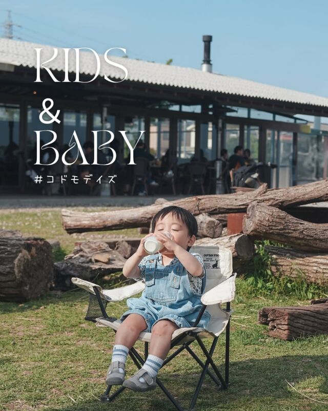【日常を愛しく残す #コドモデイズ 📷✨ 】
今回は、「おでかけフォト」をご紹介します！
子どもたちのイキイキとした表情、ぜひご覧ください😊

1枚目: 牛乳瓶を両手で持って目をつぶって牛乳を飲むぼく🥛(@yoooda__uu さん)
2枚目: お馬さんと🫏🌱(@m.e.b.4.29 さん)
3枚目: おでかけ日和だったGW☺️🚃(@minami_lens さん)
4枚目: モッコウバラのカーテン💛(@sui.n_a さん)
5枚目: 上手にあげられたね🥕🐇　(@naenaris さん)
6枚目: ひとりでズンズンと階段をのぼっていく姿に、ヒヤヒヤしながらも成長を感じるゴールデンウィーク(@okamu.ri__ さん)
7枚目: 初めてのお靴は重くて、しゃがんじゃったね。(@yurerukoromo さん)
8枚目: 夢の国でも、夢の中 𓂃🫧(@dnmk98さん）
9枚目: 高い高いが大好きなぼく🧒🏻(@_____m.photo さん)
10枚目:平和で、海が綺麗で、心安らぐ。そんな小浜島での時間🏖️(@roylia_photography さん)

みなさん、素敵なお写真ありがとうございました✨

━━━━━━━━━━━━━━━━
＼キュンとするお子さんの日常写真大募集📸／

「#コドモデイズ 」をつけて投稿するだけで応募完了！
ポストいただいた中から厳選して、素敵なお写真をこちらのアカウントでご紹介させていただきます✨
沢山のご応募お待ちしています♩
⁡━━━━━━━━━━━━━━━━
⁡⁡
▽ARCH DAYSトップページはこちらからチェック！
@archdays　プロフィールのリンクから
⁡
▽ウェディング情報は姉妹アカウントへ💎
@archdays_weddings
⁡
#子どもの日常をもっと写真に#何気ない瞬間を残したい #愛すべき日常を写真で残そう#ママカメラ#成長記録 #日常の風景 #日常の一コマ #赤ちゃんのいる暮らし #赤ちゃんのいる生活 #こどものいる暮らし #こどものいる生活 #子どものいる暮らし #コドモデイズ #archdays